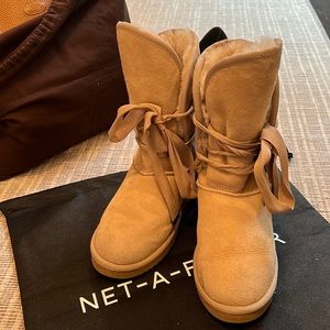 Shearling short boots Luxe Australia a.k.a.Love Australia. They run large. Sz. 5